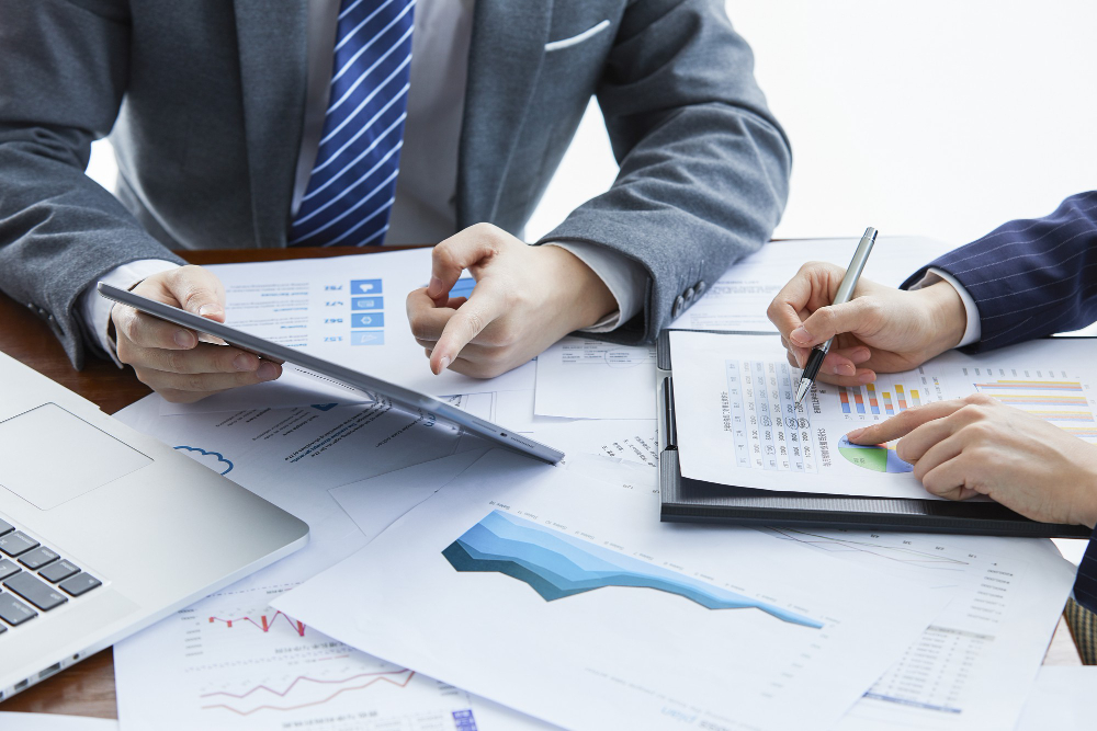 مهارات المدير التنفيذي الناجح – قائد يوجه فريق العمل نحو الأهداف